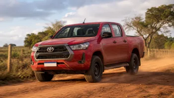 Toyota Hilux STD Power Pack 2.8 AT 2024 leva 1 tonelada na caçamba, tem motor diesel de 204 cv, consumo de até 11,3 km/l, tração 4×4 e é uma excelente aliada para o trabalho