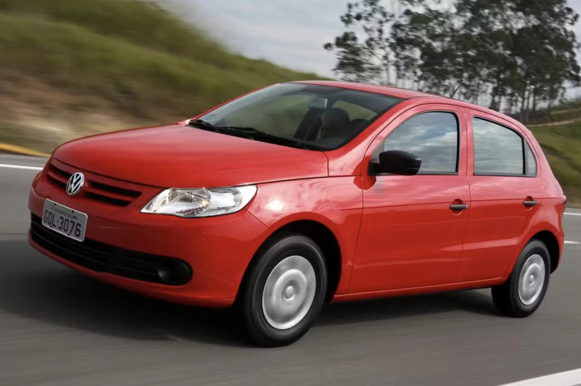 Volkswagen Gol 1.0 foi primeiro carro, ferramenta de trabalho e companheiro de rotina para muita gente, com uma receita simples que ainda desperta memória e confiança nas ruas.