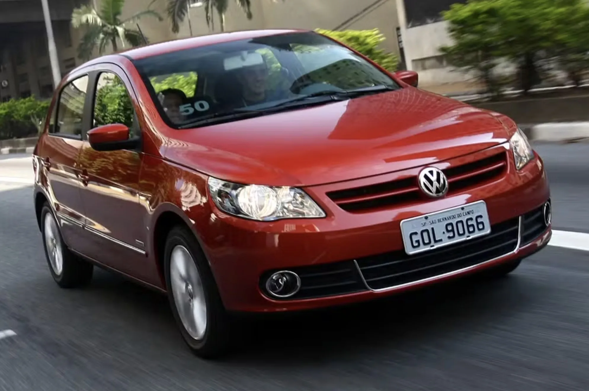 Volkswagen Gol Power 1.6 trouxe mais fôlego ao G5, deixando o hatch mais disposto na estrada e no uso diário sem abandonar a mecânica conhecida que sempre definiu o modelo.