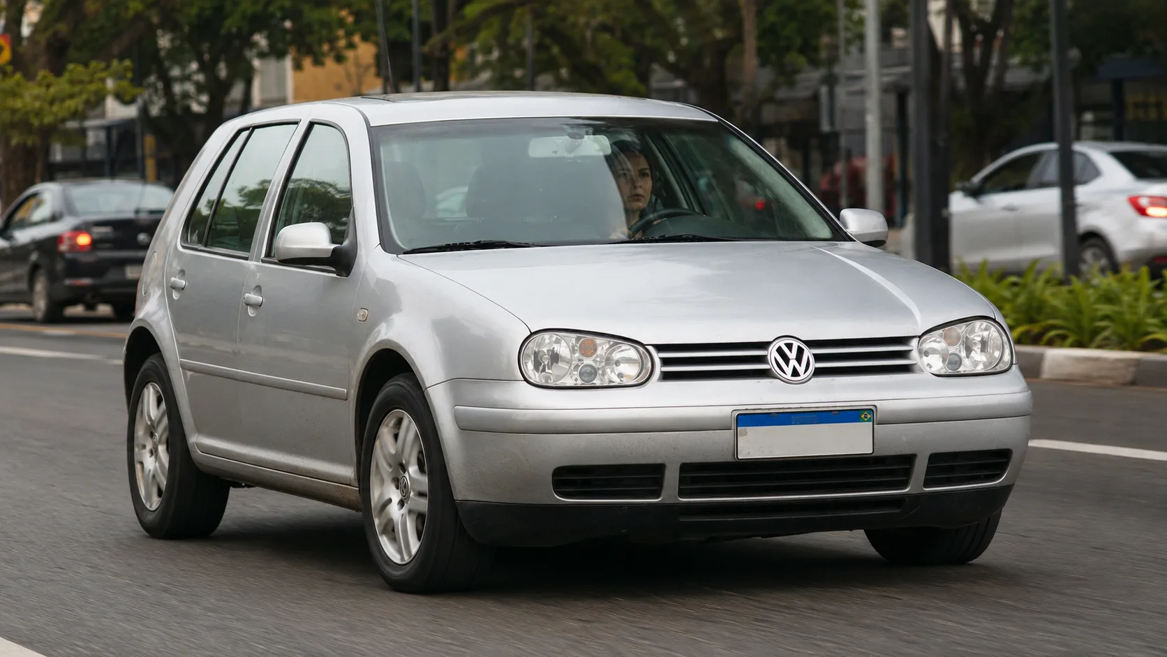 Volkswagen Golf GTI 2002 a 2006: o 1.8 turbo de até 193 cv ainda empurra com autoridade, enquanto a carroceria discreta esconde um dos hatches mais importantes de sua geração.