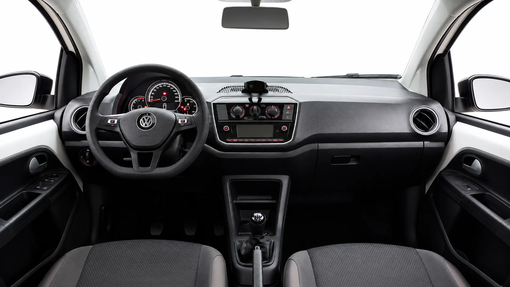 A versão Connect traz ar-condicionado, direção elétrica, controle de tração, sensores de estacionamento, volante multifuncional, computador de bordo e suporte para celular.
