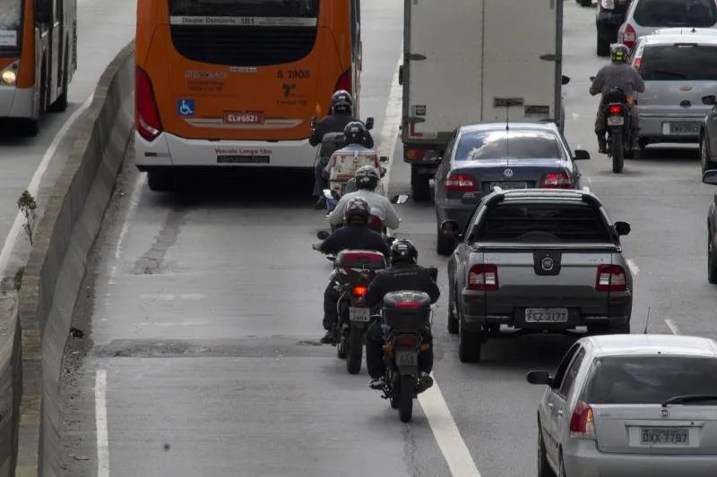 Do carro impecável de garagem ao usado castigado pelo tempo, ambos podem mostrar a mesma referência na Tabela Fipe, mas uma diferença invisível na tela pode mudar completamente o preço final