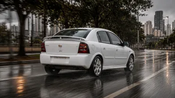 4 versões do Chevrolet Astra 2011 para escolher entre hatch, sedan, manual ou automático a partir de R$ 33 mil