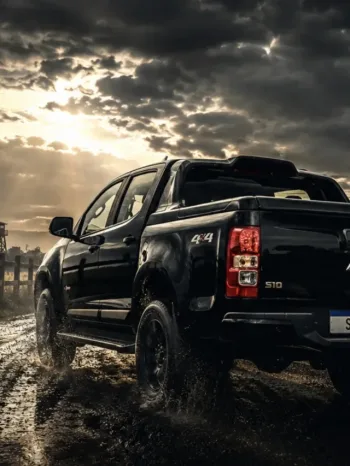 Com motor 2.8 de 200cv, visual escurecido e 1134kg de carga, a Chevrolet S10 Midnight 2019 surpreende ao custar menos que picapes médias zero km