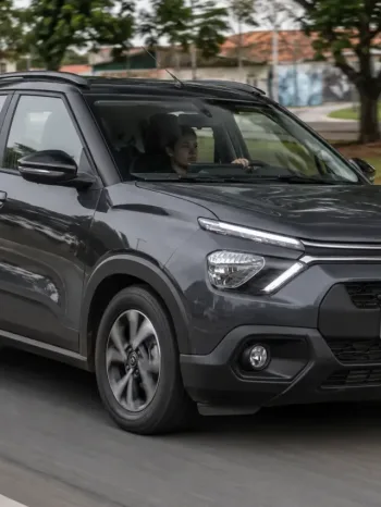 Por R$ 67.561 na Fipe, entregando câmbio automático de verdade, espaço interno superior e motor de 120 cv, Citroën C3 Live Pack 1.6 2024 se mostra uma opção mais vantajosa que Peugeot 208