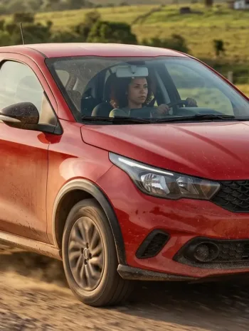 Fiat Argo Endurance 1.3 2025 usado custa cerca de R$ 78 mil entregando 107 cv, porta-malas de 300 litros e consumo de até 14,1 km/l como opção robusta para o trabalho pesado