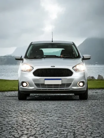 Com até 15,1 km/l, 85 cv e ar-condicionado, Ford Ka SE Plus 1.0 2015 custa menos que Onix zero