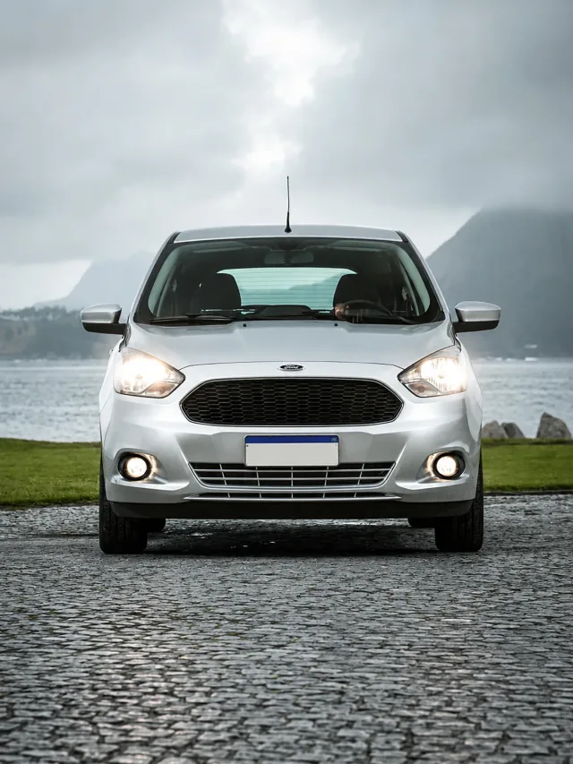 Com até 15,1 km/l, 85 cv e ar-condicionado, Ford Ka SE Plus 1.0 2015 custa menos que Onix zero