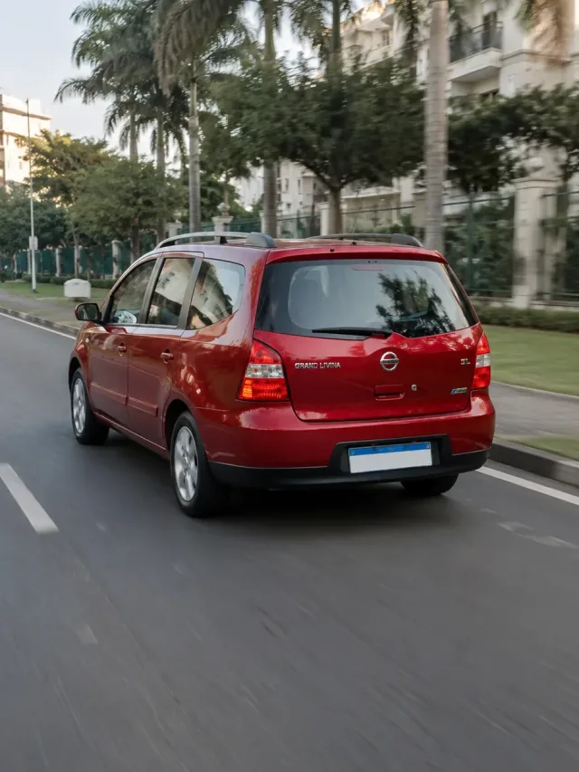 Grand Livina automática 2010: 5 razões para comprar e 5 para evitar