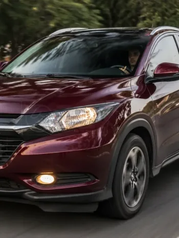 Com 140cv, câmbio CVT e 437L de mala, o Honda HR-V EX 2017 custa R$ 87 mil, superando o Jeep Renegade em espaço e liquidez no mercado de usados