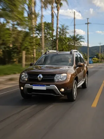 Renault Duster 1.6 CVT 2018 tem motor de 120 cv e porta-malas de 475 litros; confira preço e fotos