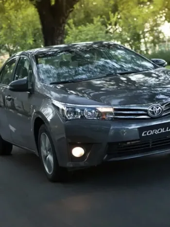 Toyota Corolla XEi 2.0 2017 custa em média R$ 87.562, entrega motor de 154 cv e faz até 12,6 km/l, mas a fama de inquebrável esconde uma manutenção caríssima no câmbio CVT