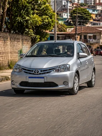 Etios 2017: 3 pontos positivos do hatch mais barato que carro novo