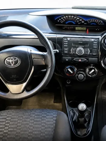 Etios R$ 53 mil: Visual criticado, mas faz 14,2 km/l no dia a dia