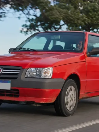 Com motor Fire de 66 cv, até 14,6 km/l e 730 km de autonomia, Fiat Uno Mille Economy 2013 encara Chevrolet Celta e Renault Clio entre os usados simples