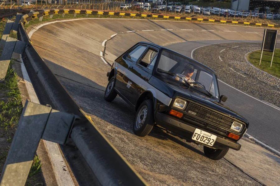 Fiat 147 completa 50 anos e dono relembra: “Era pequeno, mas ajudou o Brasil a fazer história e referência mundial como primeiro carro a etanol”
