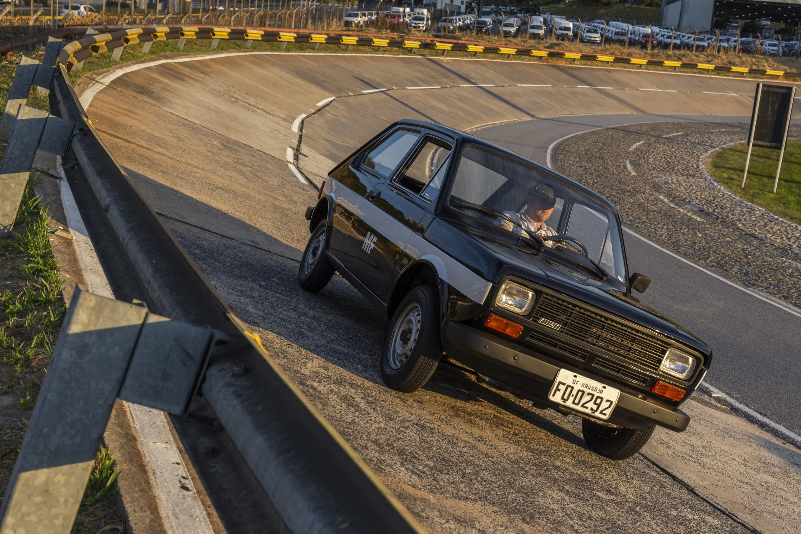 Fiat 147 completa 50 anos e dono relembra: “Era pequeno, mas ajudou o Brasil a fazer história e referência mundial como primeiro carro a etanol”