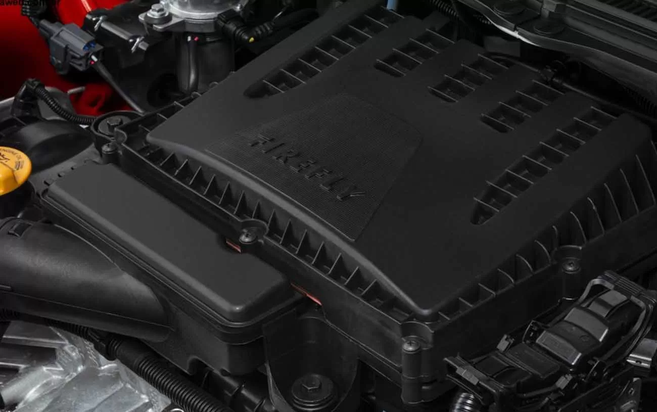O motor 1.3 Firefly entrega até 107 cv, responde bem na cidade e encara estrada sem pressa, mas pede redução de marcha nas subidas.