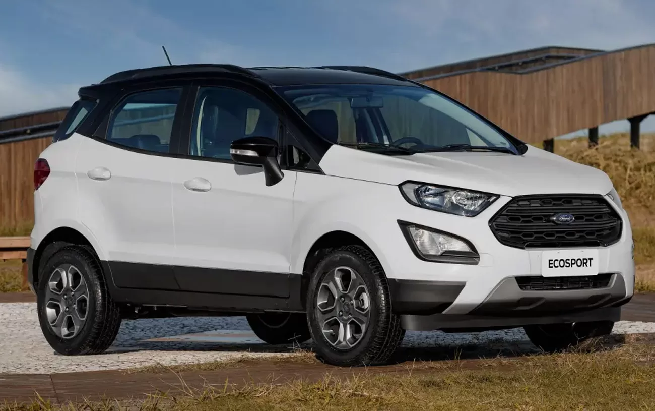 Os pontos negativos aparecem no espaço traseiro, no porta-malas apenas razoável e na correia do motor, que exige óleo correto e manutenção rigorosa.