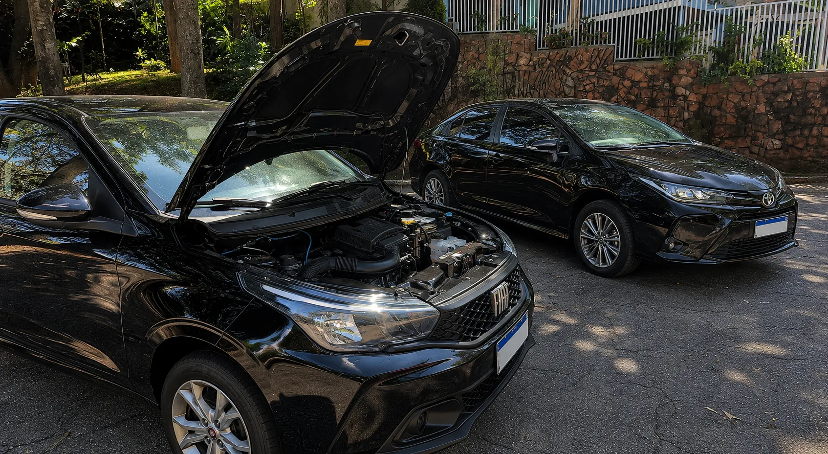 O Argo 1.3 CVT entrega 107 cv e fez 0 a 100 km/h em 11,7 s, enquanto o Yaris 1.5 CVT tem 110 cv e marcou 10,2 s, levando vantagem clara no desempenho.