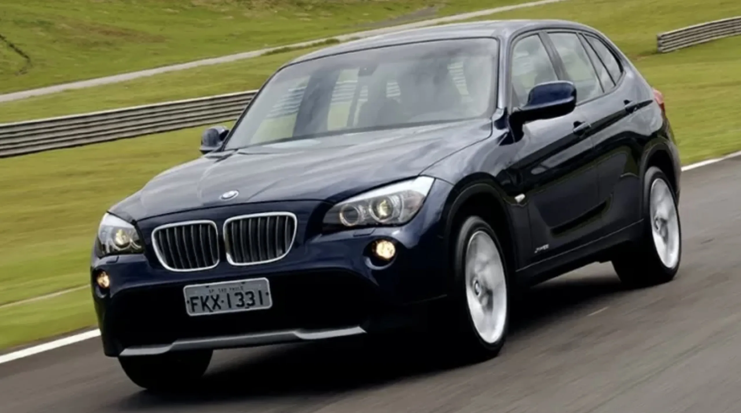 BMW X1 sDrive18i 2.0 automática 2012 põe uma BMW na garagem por cerca de R$ 61 mil, mas o câmbio 6L45 exige atenção para que o luxo não venha acompanhado de susto.