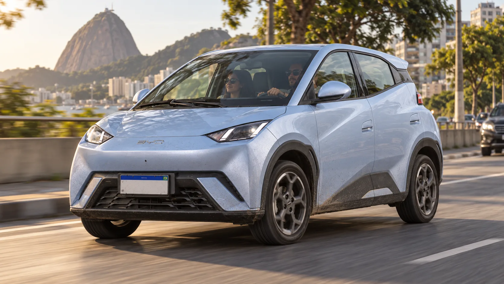 BYD Dolphin Mini GS5 2024: Pequeno por fora, esperto na cidade e fácil de estacionar, entrega 280 km de autonomia por pouco mais de R$ 100 mil, mas o porta-malas exige disciplina.