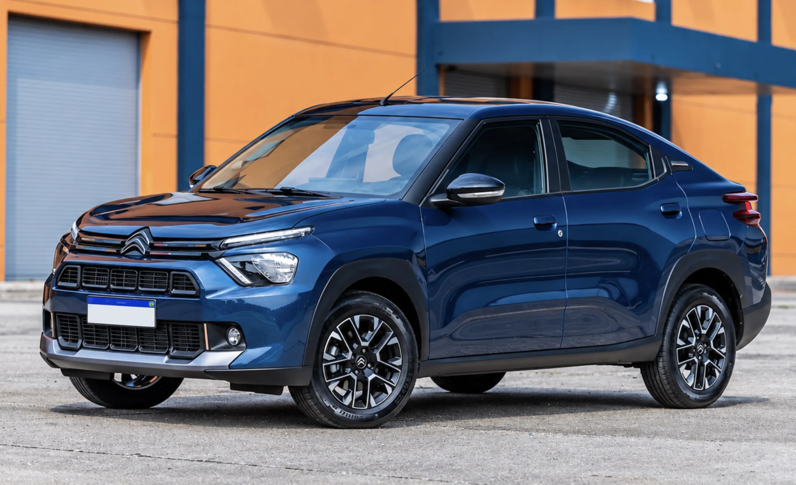 Basalt Shine 2025: parece mais caro do que custa, leva 490 litros no porta-malas, traz motor turbo e bom pacote de equipamentos, com preços na faixa de R$ 92.900