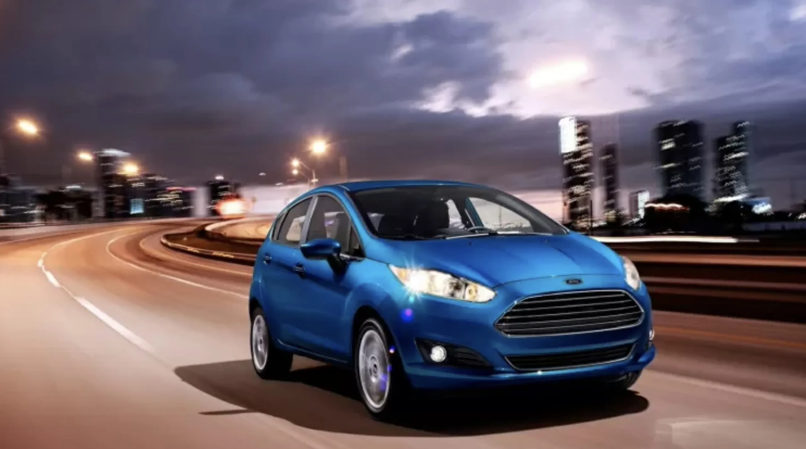 Ford Fiesta Titanium 1.6 Powershift 2014 é ágil, bem equipado e divertido, mas o câmbio de dupla embreagem pode transformar um carro simpático numa visita cara à oficina.