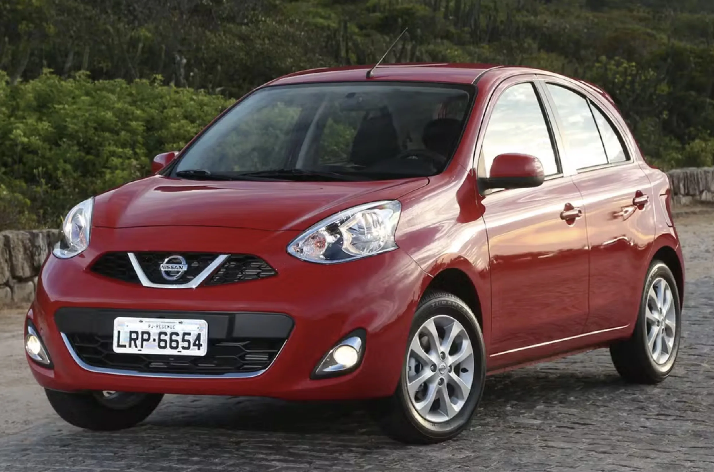 Nissan March 2020: Por R$ 58.900, entrega motor 1.6 de 111 cv, câmbio CVT e 14,5 km/l na estrada, provando que um carro pequeno pode ser divertido, desde que a família também seja pequena.