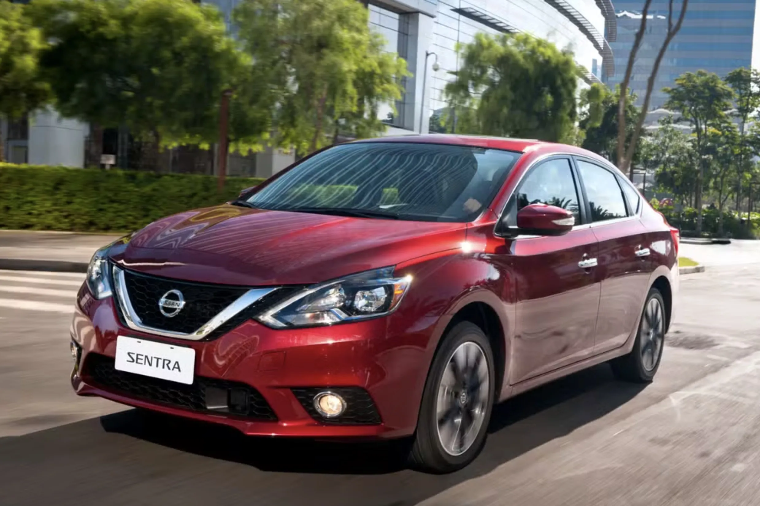 Nissan Sentra SL 2017: Por R$ 66.900, leva motor 2.0, câmbio CVT, teto solar e 503 litros de porta-malas, mas não espere que seus 140 cv transformem o sedan em um foguete.