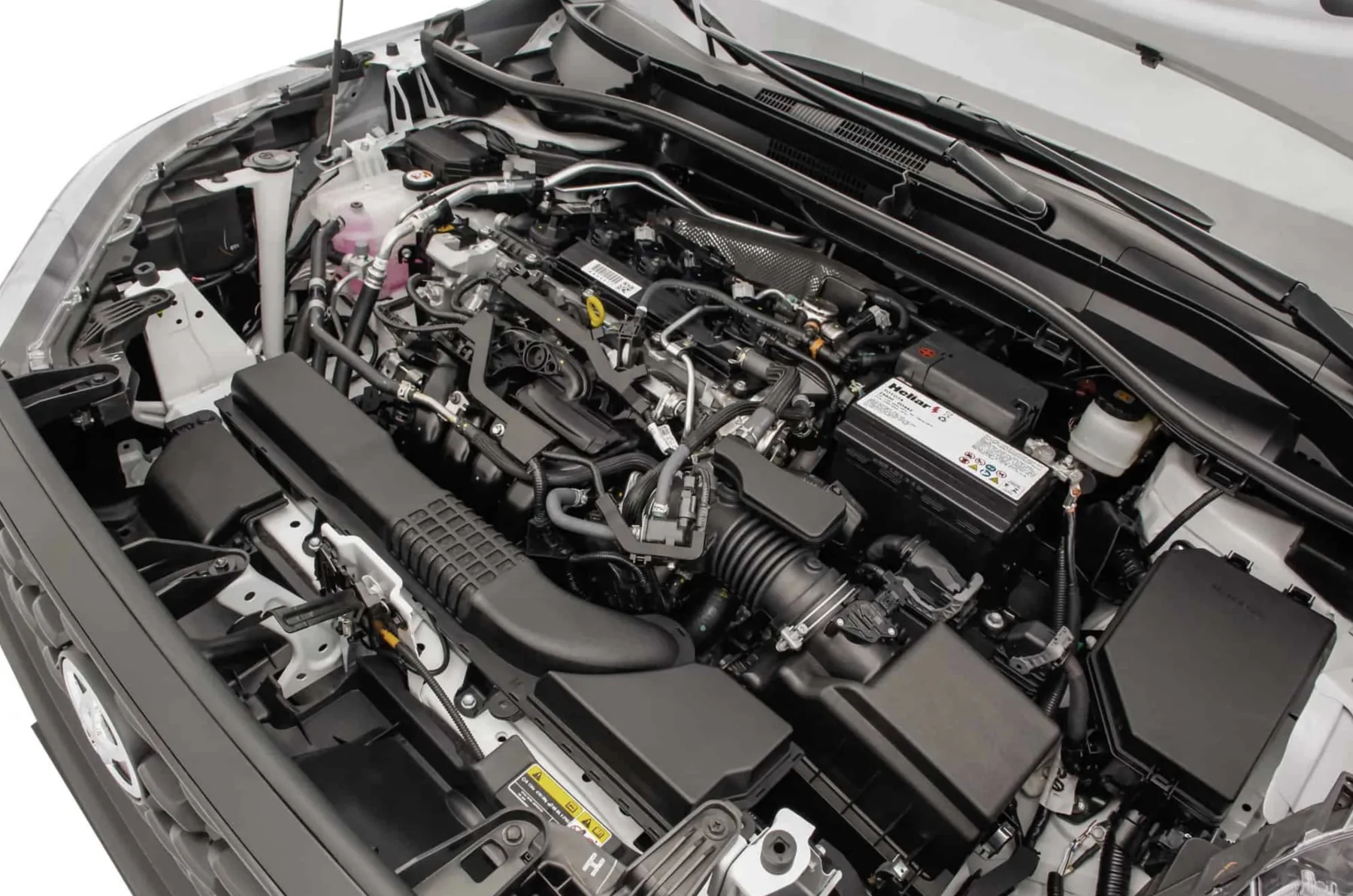 Debaixo do capô está o 2.0 flex de até 177 cv, ligado ao câmbio automático CVT, conjunto conhecido por priorizar respostas suaves e condução tranquila no uso diário.