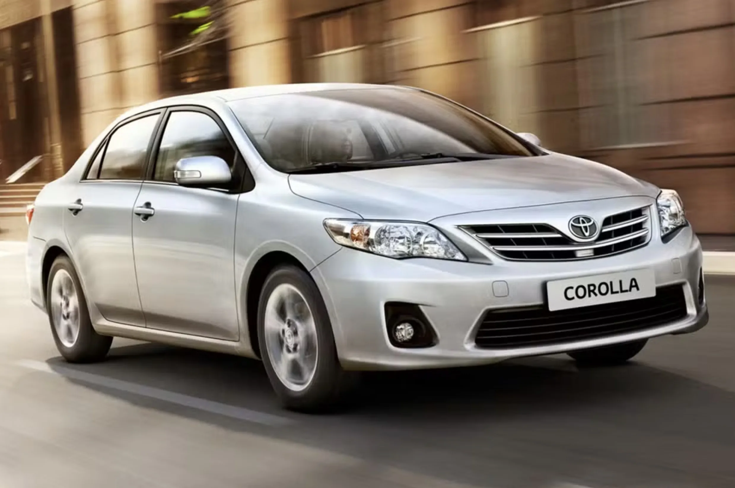 Toyota Corolla GLi 2014: Por R$ 61.900, entrega motor 1.8 de até 144 cv, porta-malas de 470 litros e conforto de sobra, mas seu câmbio de quatro marchas lembra que o tempo passou.