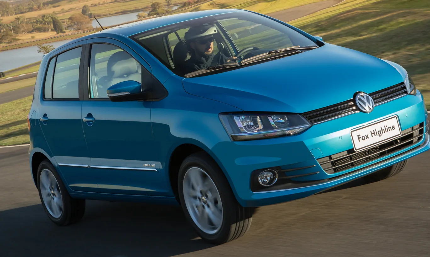 Volkswagen Fox i-Motion 2015 é espaçoso, prático e surpreendentemente agradável, mas o câmbio robotizado pode trocar a tranquilidade urbana por trancos e reparos caros.