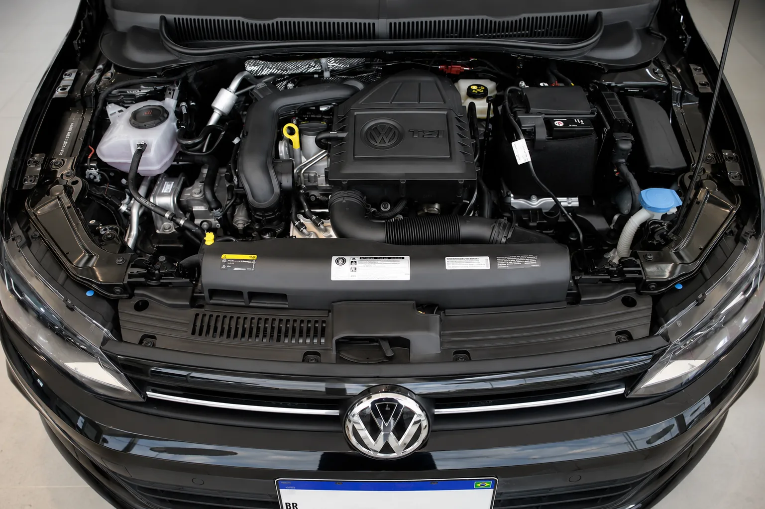 O turbo de 116 cv deixa a cidade leve e dá confiança na estrada, com 0 a 100 km/h em 10 s e resposta bem melhor que antigos 1.0.