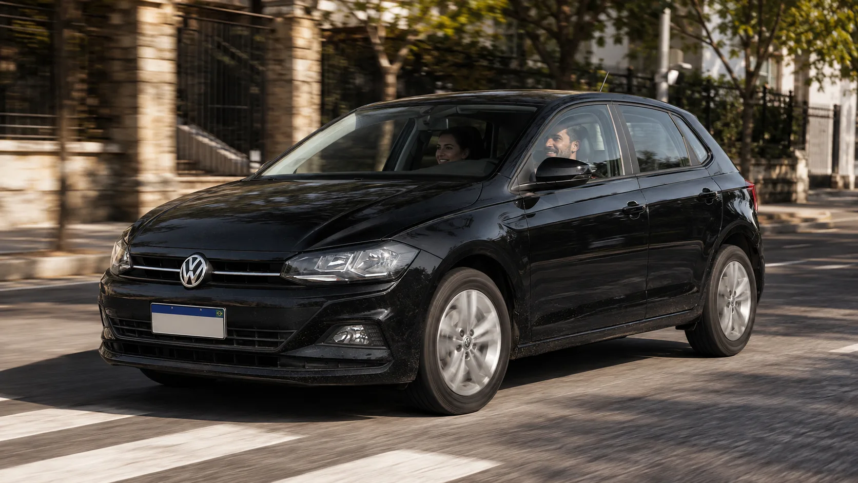 Polo Comfortline 200 TSI 2018, por R$ 69.350 na Fipe, traz 128 cv, automático de seis marchas e 20,4 kgfm, um salto de desempenho que faz muito carro mais caro parecer preguiçoso.