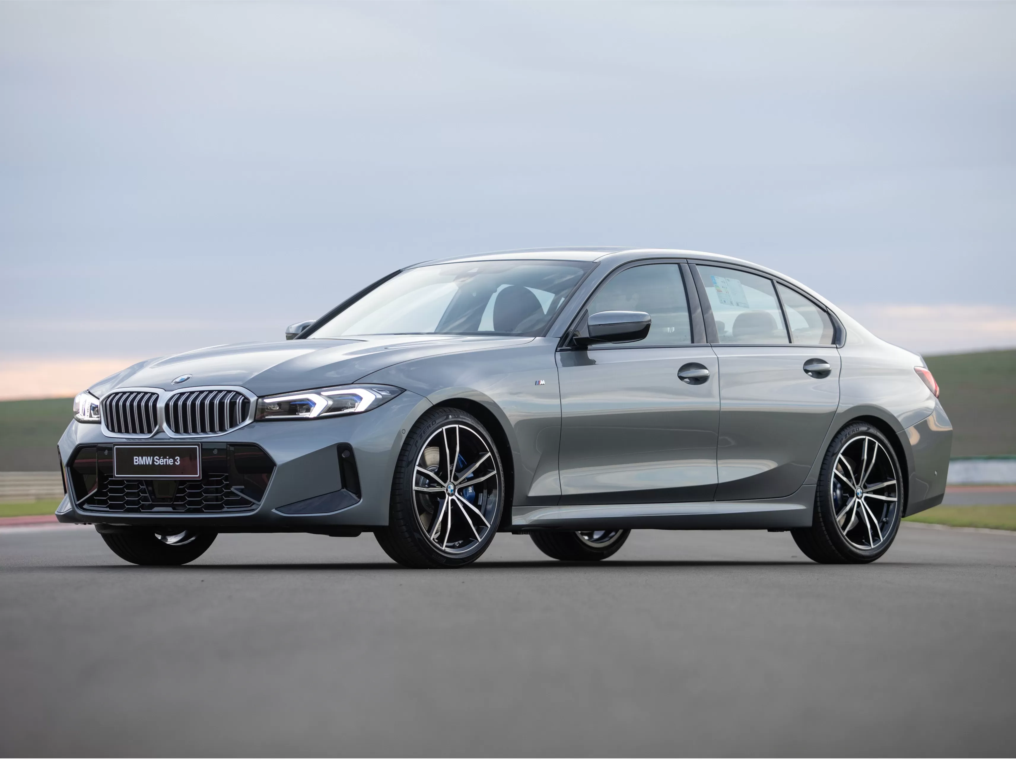 BMW 320i 2023 Sport GP 2.0 Turbo: ficha técnica, preço e fotos