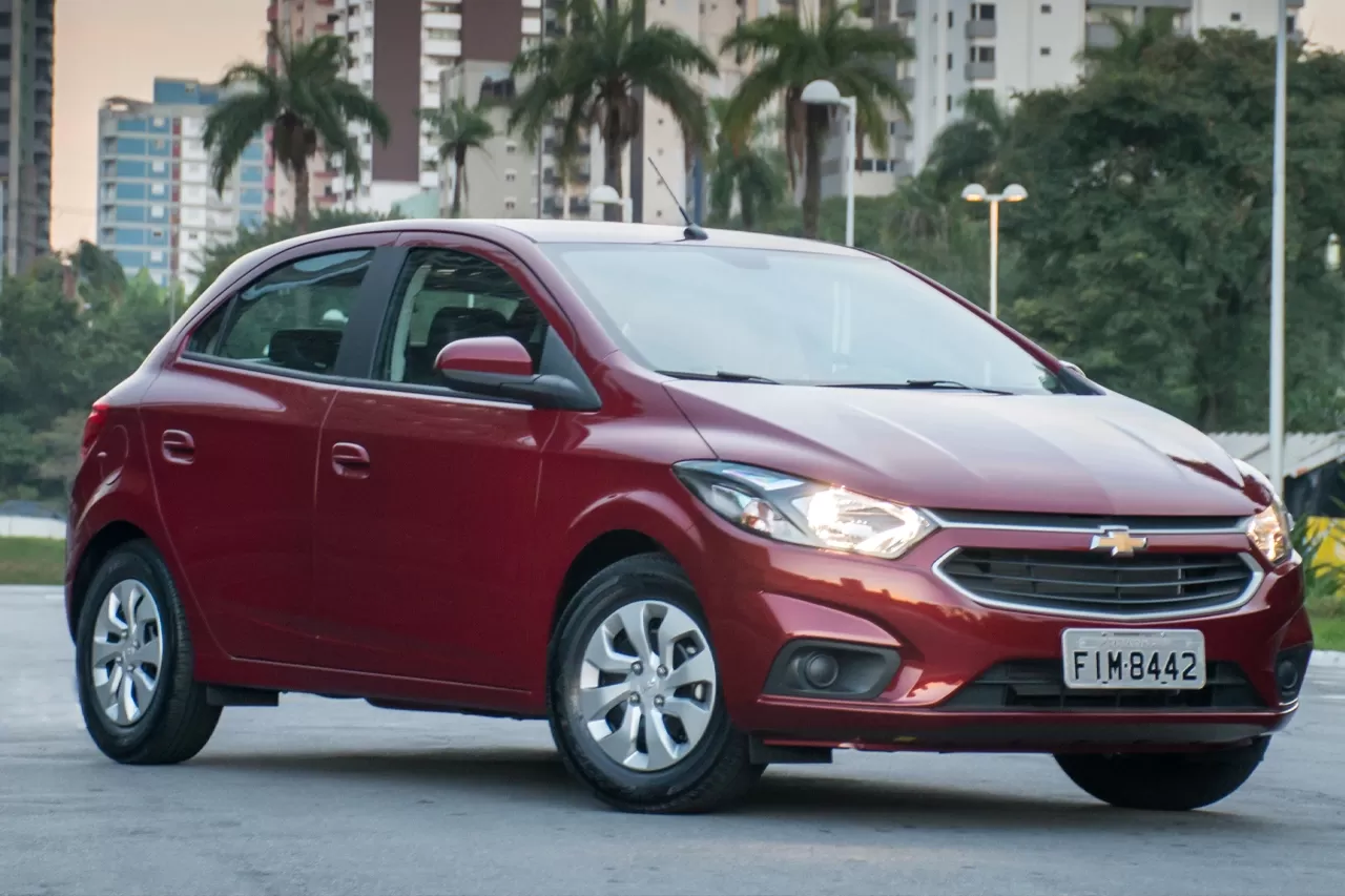 Chevrolet Onix 2016 1.4 LT SPE/4: preço, ficha técnica e fotos