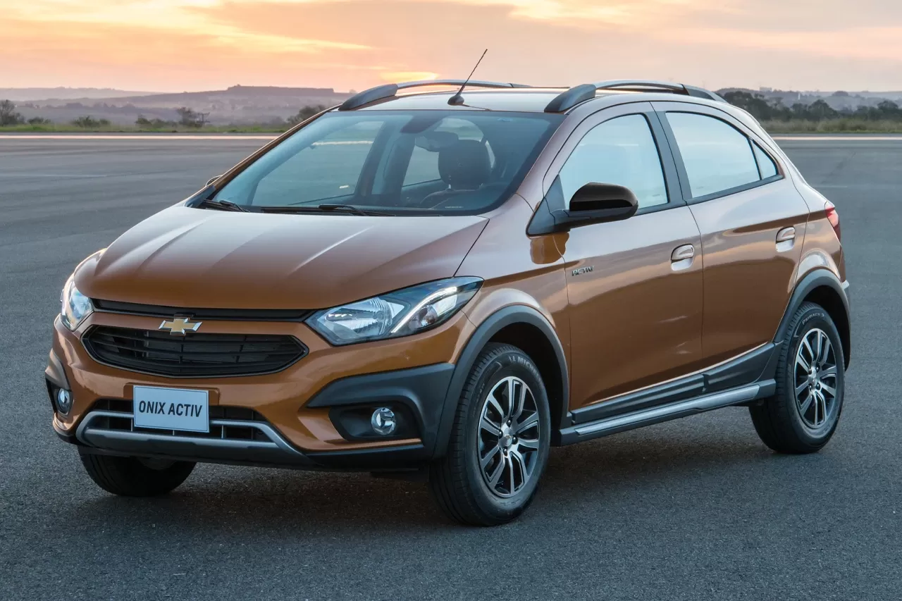 Chevrolet Onix 2017 1.4 Activ SPE/4 Automático: preço, fotos e ficha técnica