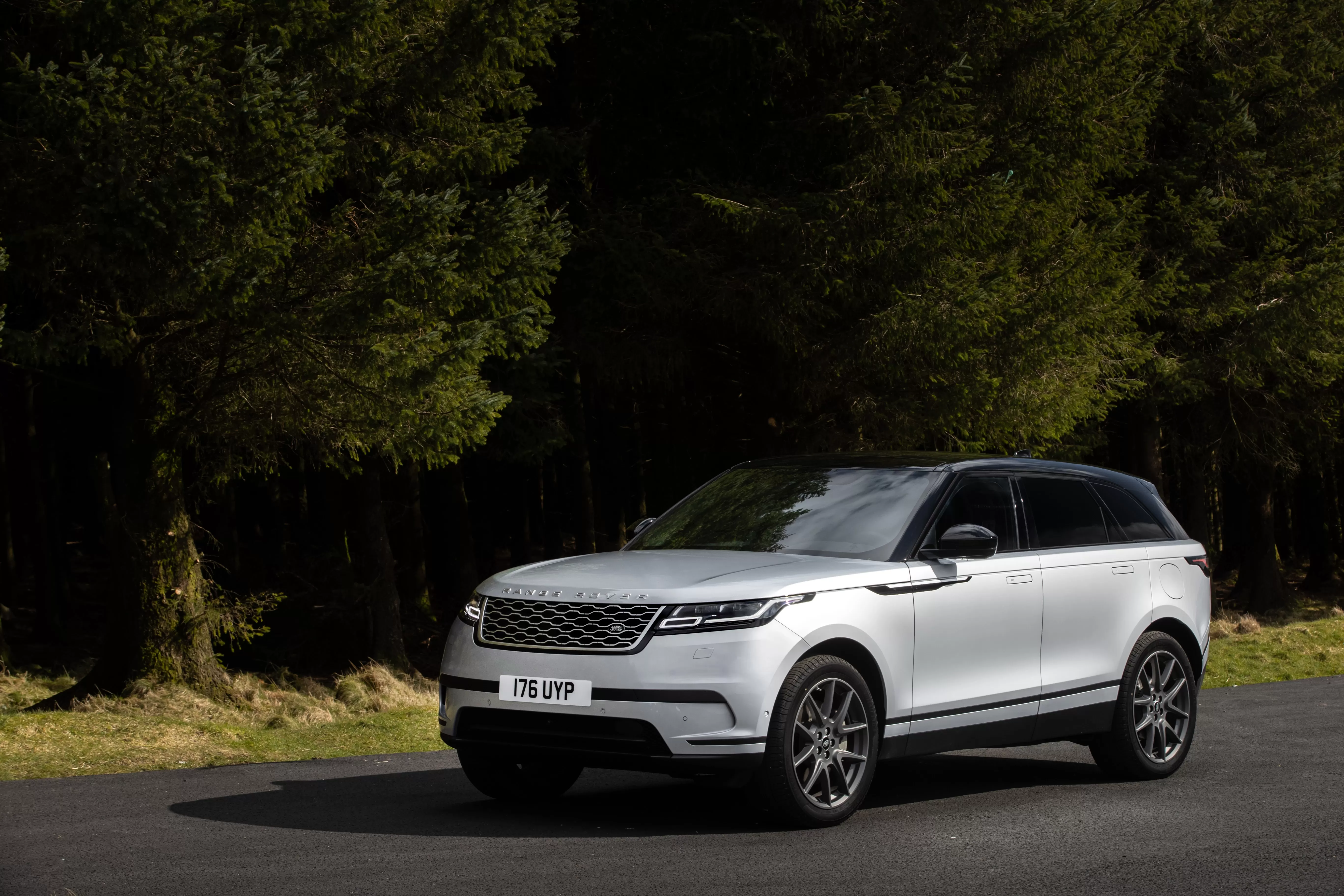Qual o valor de um Land Rover Range Rover Velar 2023 R-Dynamic SE 3.0 V6 4WD (Híb.): fotos, preço e ficha técnica
