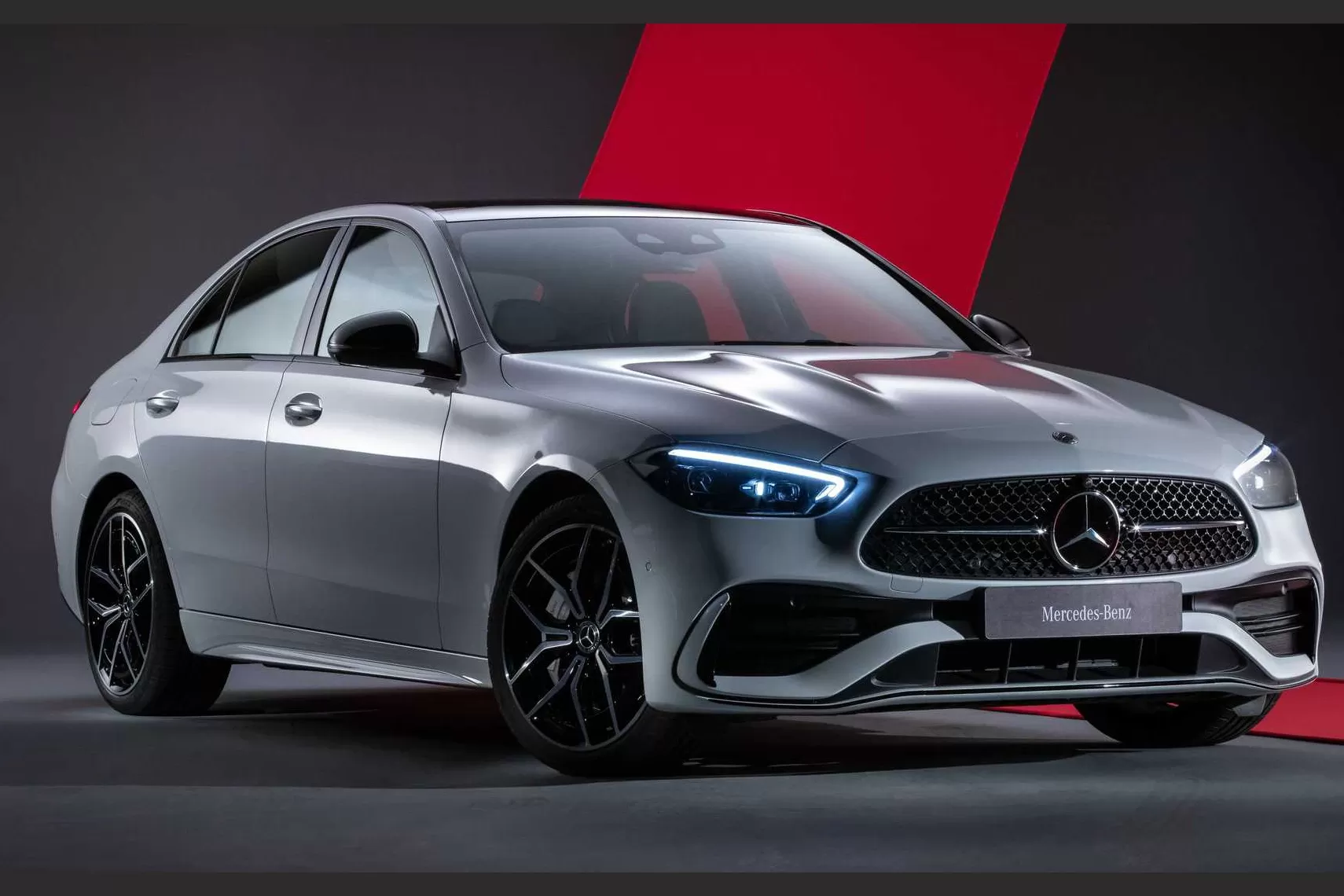 Qual o valor de um Mercedes-Benz C 200  2023 AMG Line EQ Boost 1.5 Automático: preço, ficha técnica e fotos