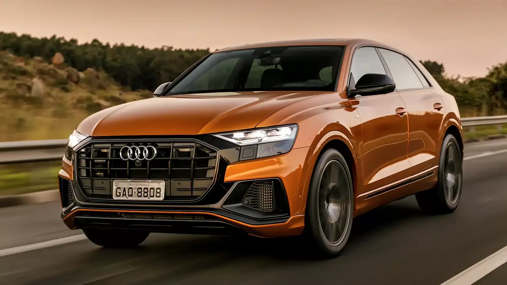 Qual o valor do Audi Q8 2023 Performance Black 3.0 TFSI Tiptronic quattro Automático: fotos, preço e ficha técnica